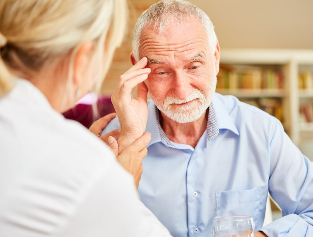 Debate sobre doença de Alzheimer aborda saúde mental da pessoa idosa na Atenção Primária